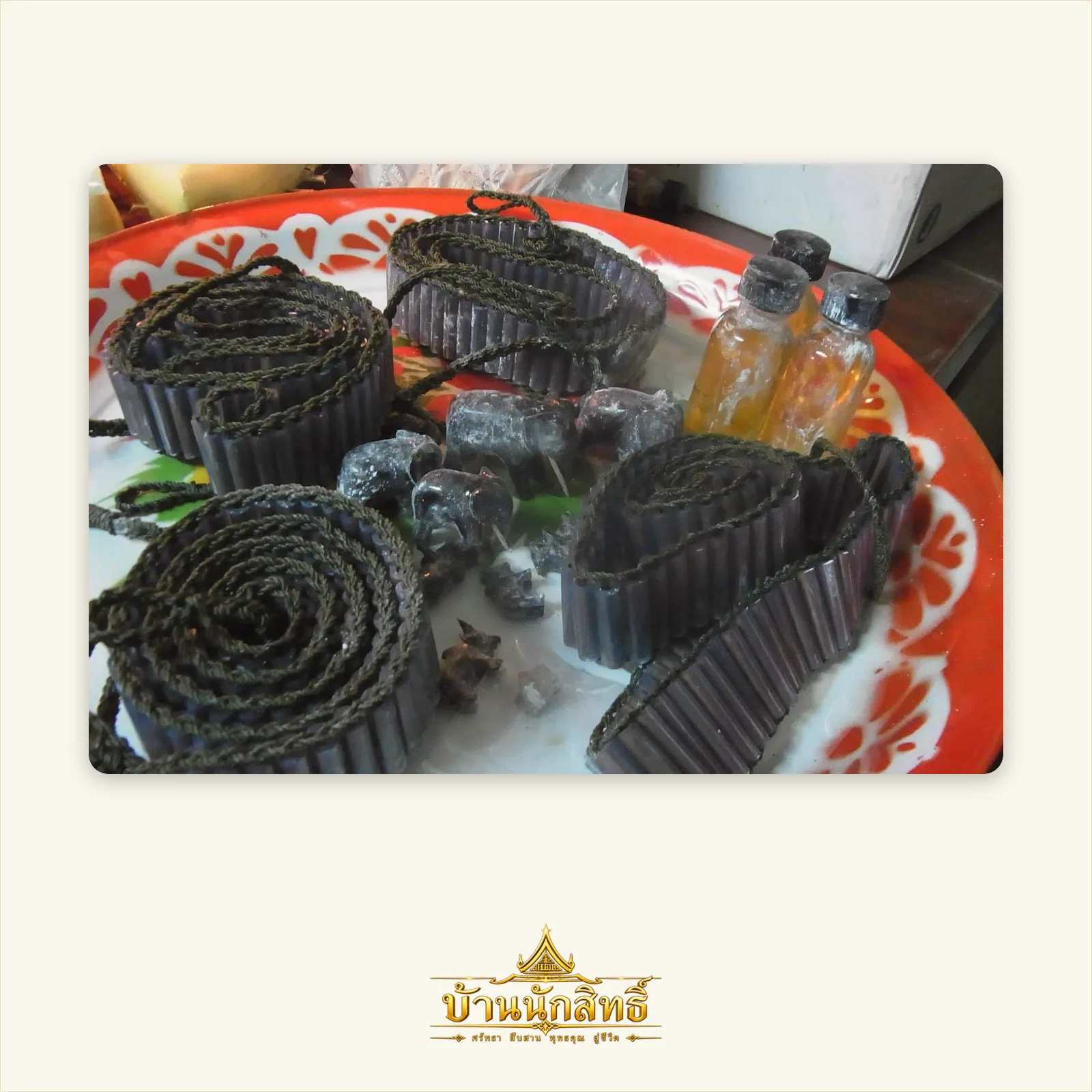 พานตะกรุด ๑๐๘ วัวธนู ช้างน้ำ และขวดน้ำมัน รอเข้าพิธี
